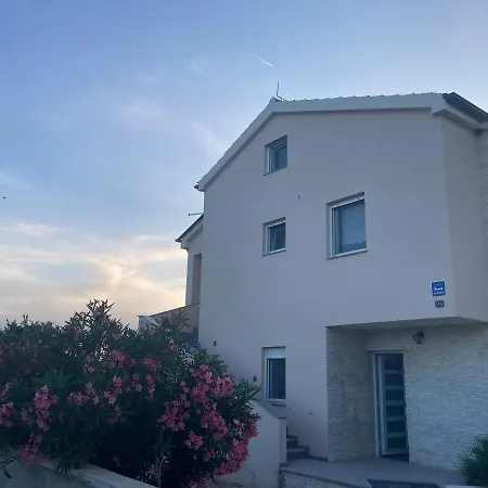 Hmelina Appartement *